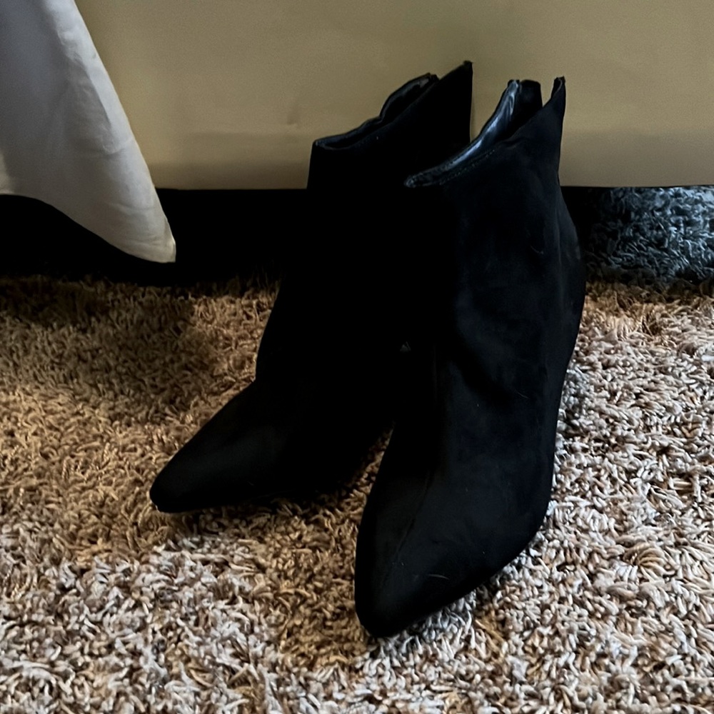 Cute Swede black ankle booties